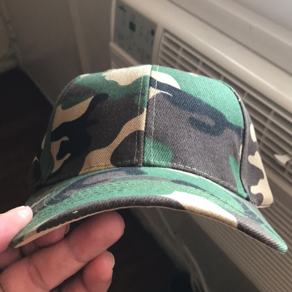 Brand new camo hat never worn